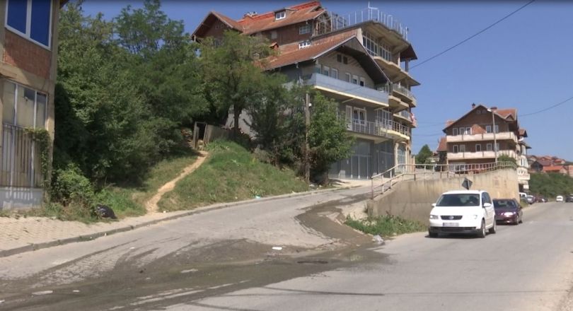 Ujërat e zeza përfshijnë pjesë të kryeqytetit [video]