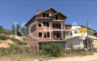 Ujërat nëntokësore rrezikojnë shembjen e shtëpive në Llukarë [video]