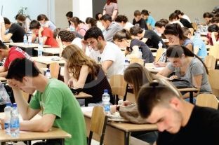 Orët profesionale në Gjimnazin Matematikor të kryeqytetit, peng i mospagesës së mësimdhënësve