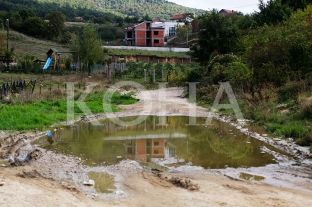 Banorët prej 6 vjetësh kërkojnë asfaltimin e rrugës “Shpëtim Robaj”