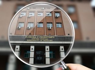 Auditori paralajmëron hetim të kontratave mbi vepër në Komunën e Prishtinës