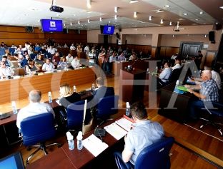 Përplasje pozitë-opozitë, s’miratohet raporti 9-mujor i shpenzimeve