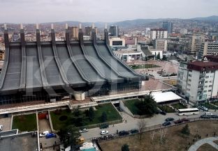 Qeveria e Komuna hedhin fajin te njëra-tjetra për vonesa në Ligjin për Prishtinën [video]