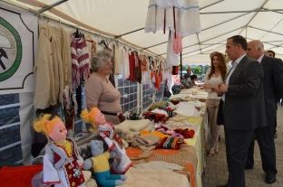 Panairi dyditor në Malishevë i veshjeve tradicionale dhe prodhimeve vendore