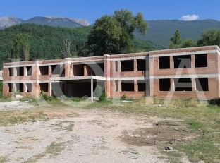 Rivlerësimi i tenderit zvarrit finalizimin e Shkollës së Mjekësisë në Pejë