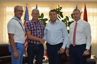 Fitim Ismajli do të sjellë nga Holanda edhe 500 kompjuterë për shkollat e Mitrovicës