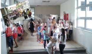 Në Pejë mbetet shqetësuese braktisja e shkollës nga nxënës të komunitetit RAE