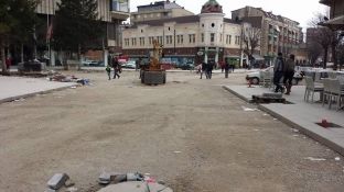  Komuna e pranon se sheshi në Mitrovicë vazhdon të jetë i uzurpuar