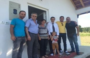 Bashkatdhetarët e bëjnë me shtëpi familjen Kuliqi të Abrisë së Skenderajt