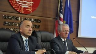 Hyseni thotë në Pejë se gjykatat e prokuroria nuk e kanë kryer punën si duhet