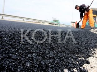 Asfaltohen tri rrugë në Gushtericë të Poshtme të Graçanicës