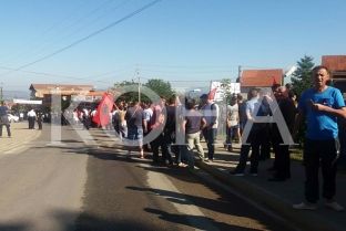 Lirohet një pjesë e rrugës në Mushtisht, pritet ardhja e serbëve [video]