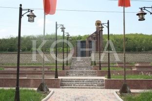 Kompleksi i varrezave të dëshmorëve në Ferizaj pa përkujdesje institucionale