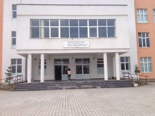 Prindërit me zor duan t`i bëjnë nxënës të gjimnazit fëmijët e vet