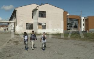 Nxënësit llapjanë të “Enver Malokut” bojkotojnë mësimin – shkak mungesa e kushteve [video]