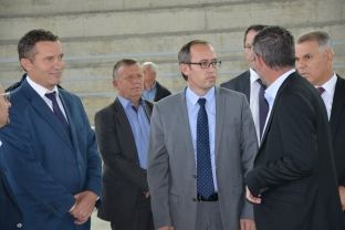 Hoti: Qeveria e gatshme të përkrahë komunën e Rahovecit