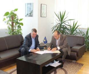 Ministria jep 65 mijë euro për pastrimin e Sitnicës