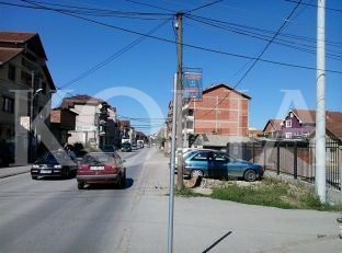 Afro dy vjet pas miratimit të emërtimeve, vendosen tabelat nëpër rrugë