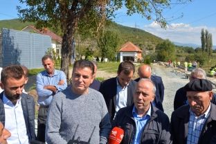Zharku e Bahtiri inspektojnë projektet në realizim e sipër në Mitrovicë