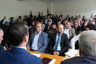 Komuna premton se këshillat lokalë do të marrin vendimet në tetor
