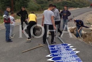 Dobërçani vendos tabelat me emërtime rrugësh pa e përfillur Komunën