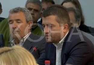 Asamblisti serb në Gjilan deklarohet se është kryetar i Komunës [video]