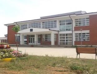 Një vit pas përurimit dëmtohet shkolla e financuar nga Ministria e Arsimit