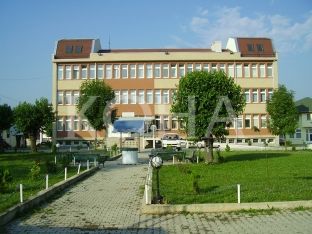 Shëndetësia në Ferizaj pa fond për pagat e 130 punonjësve për vitin 2017