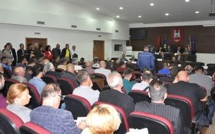 Kreu komunal i Pejës pranon dështimin e realizimit të projekteve me prioritet
