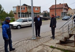 Veliu konstaton se projekti i ndriçimit publik nuk po kryhet si duhet në Podujevë