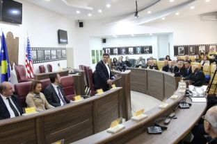 Gjilani bashkë me MPMS-në takojnë bizneset që ndikuan në uljen e papunësisë