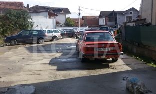 Rruga afër lumit Mirusha shndërrohet në parking ilegal