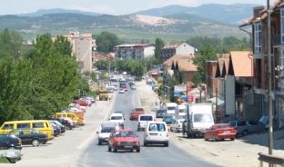 Antikorrupsioni sërish gjen shkelje në tenderët e Komunës së Suharekës