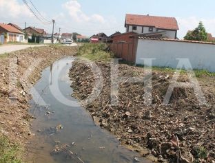 Dështon projekti i rregullimit të shtratit të lumit në Banullë