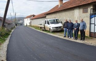 Filloi asfaltimi i rrugëve në Dragobil të Malishevës