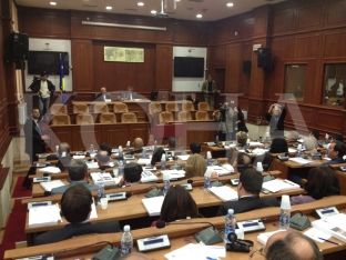 Këshilltarët cilësuan të dhënat e raportit paralajmërim të suficitit buxhetor