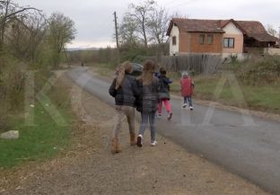 24 nxënës të Sfaraqakut nga e hëna pa mësim, Komuna ua ndal transportin [video]