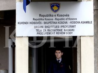 Ankesa e konkurrentit kthen në rivlerësim tenderin për mjete teknike