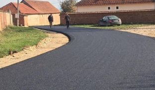 Mirosala përfiton nga komuna asfaltimin e disa rrugëve