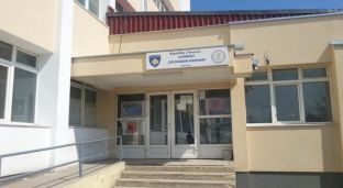 Vidhen 4 kompjuterë dhe sistemi i kamerave të vëzhgimit