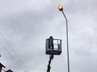 Në Rahovec e disa fshatra zgjerohet rrjeti i ndriçimit publik