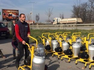 50 fermerë ferizajas përfitojnë makina mjelëse për lopë