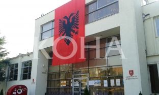  Godina e Kuvendit të Pejës stoliset me Flamurin Kombëtar