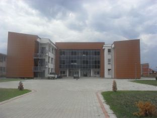 Gjimnazistët ia lirojnë objektin “Enver Malokut”, vetë mbesin pa shkollë
