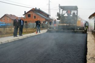 Asfaltohen rrugët në disa lokalitete të Podujevës