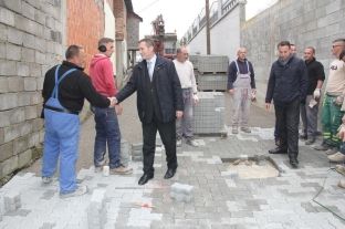 Vehapi vizitoi punimet në kubëzimin e rrugëve në fshatin Celinë