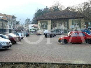 Tregu i premtuar bëhet vendparkim në Pejë