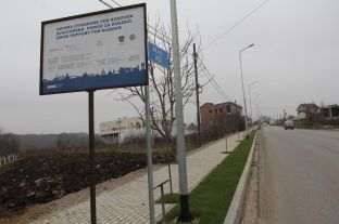 Përfundoi ndërtimi i trotuarit në rrugën “UÇK” të Rahovecit