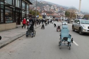EC Ma Ndryshe: Trotuaret të jenë në shërbim të gjitha kategorive të shoqërisë