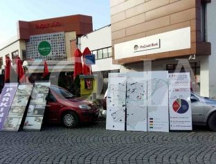 Shoqëria civile me performancë kundër kaosit nga vendparkimet, në Prizren